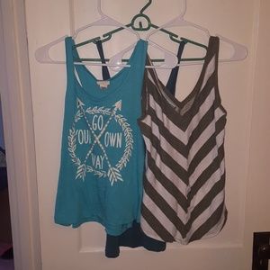 ☘3 tank tops
